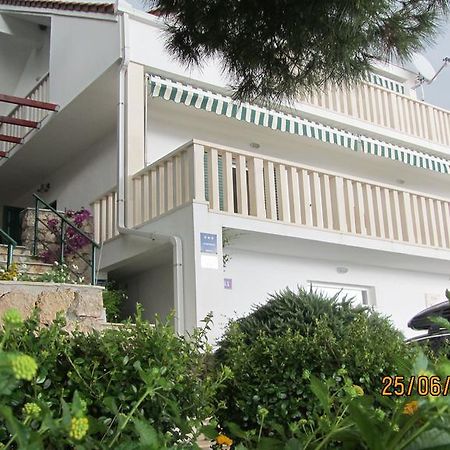 Apartments Vila Oksana Mimice Esterno foto