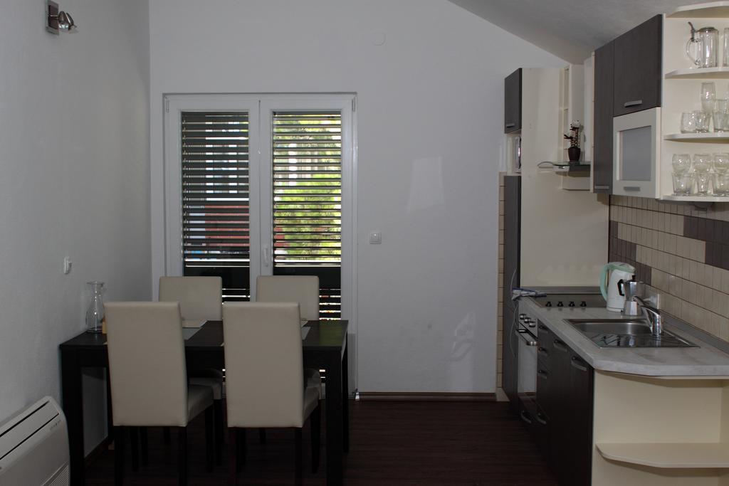 Apartments Vila Oksana Mimice Camera foto